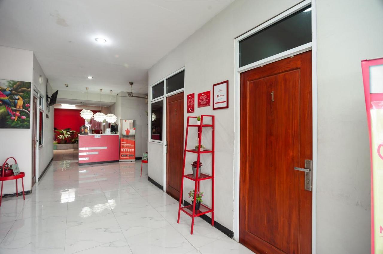 红多兹Plus酒店-近卡拉巴加丁购物中心 雅加达 外观 照片